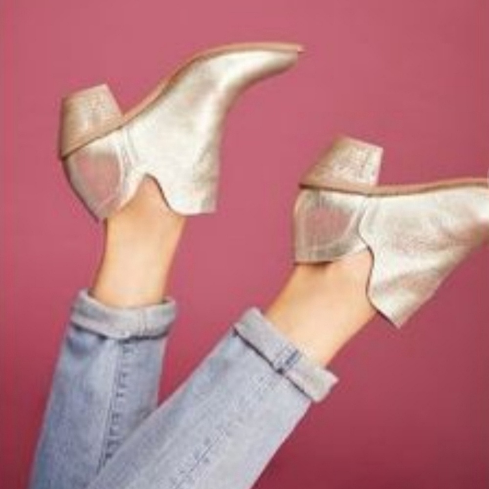 Kelsi Dagger Brooklyn Kenmare Platinum Gold Boot
